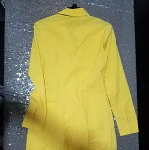 YELLOW COLLAR BUTTON DOWN SHIRT DRESS.